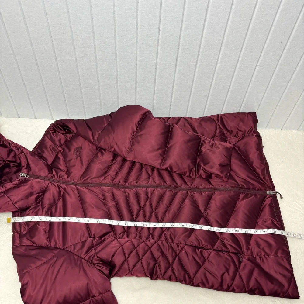 The North Face Women's Burgundy Puffer Jacket Size XL - Picture 12 of 15